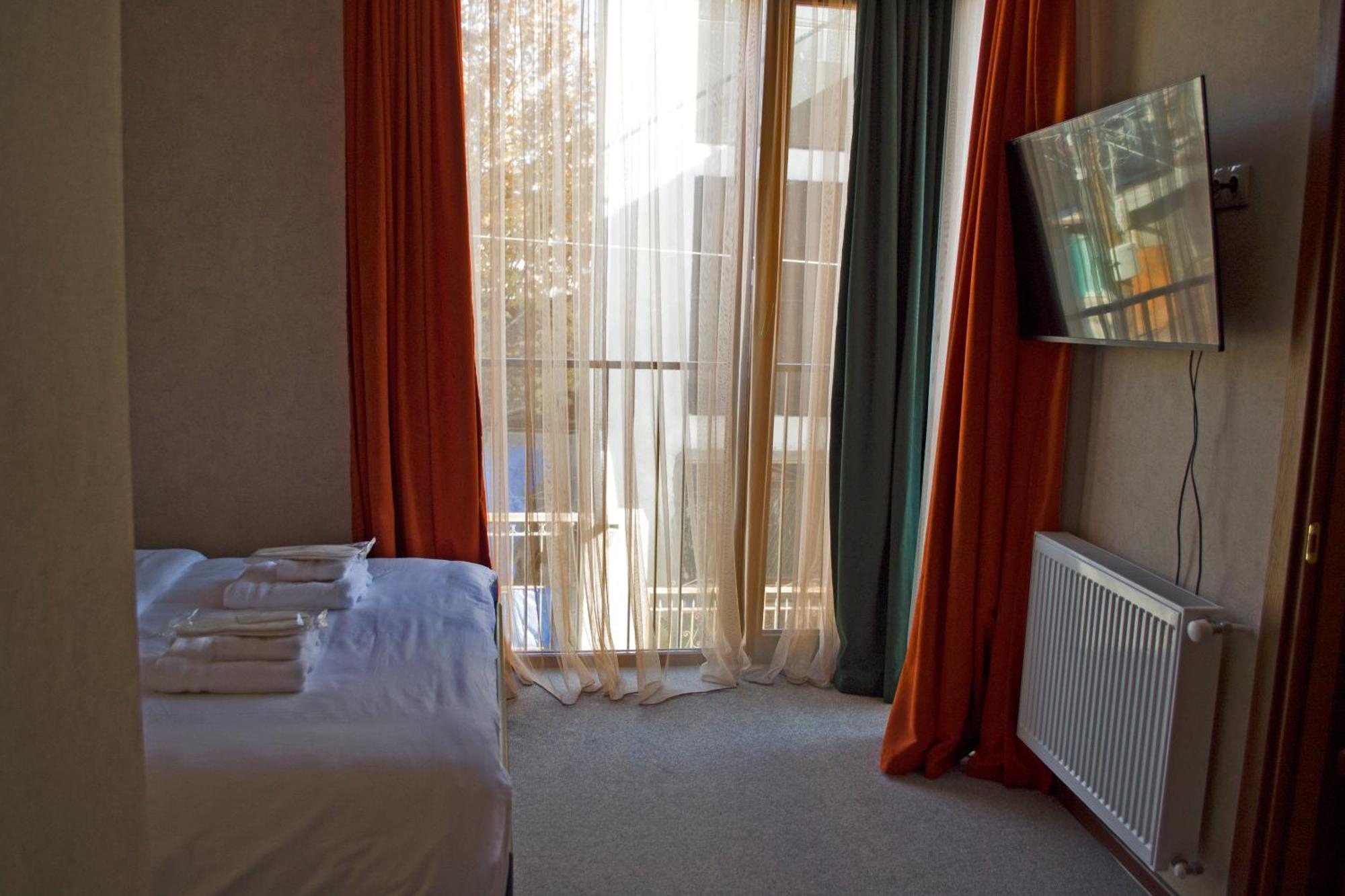 Green Inn Hotel Tiflis Dış mekan fotoğraf